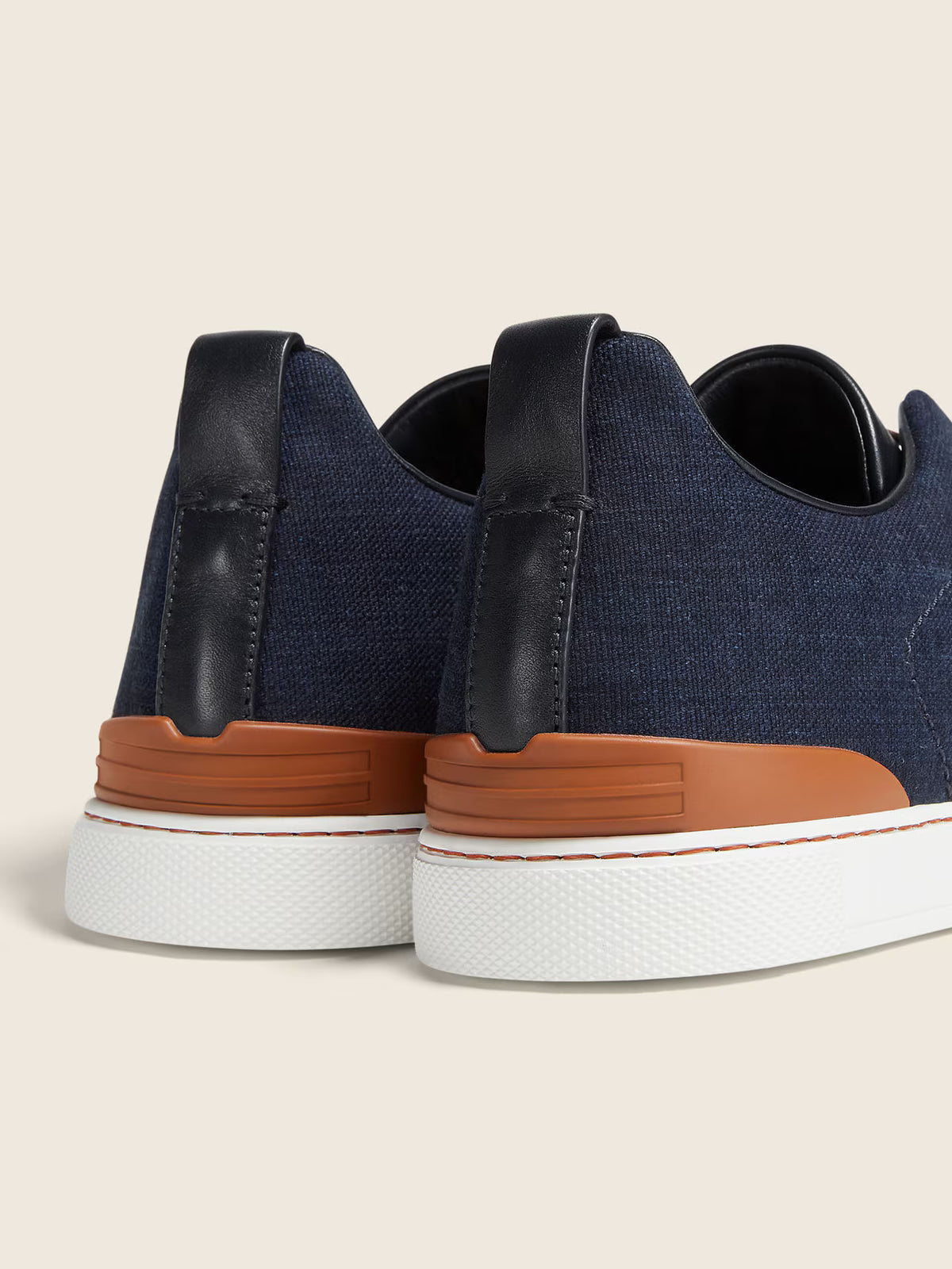 Baskets pour homme en  daim à triple couture