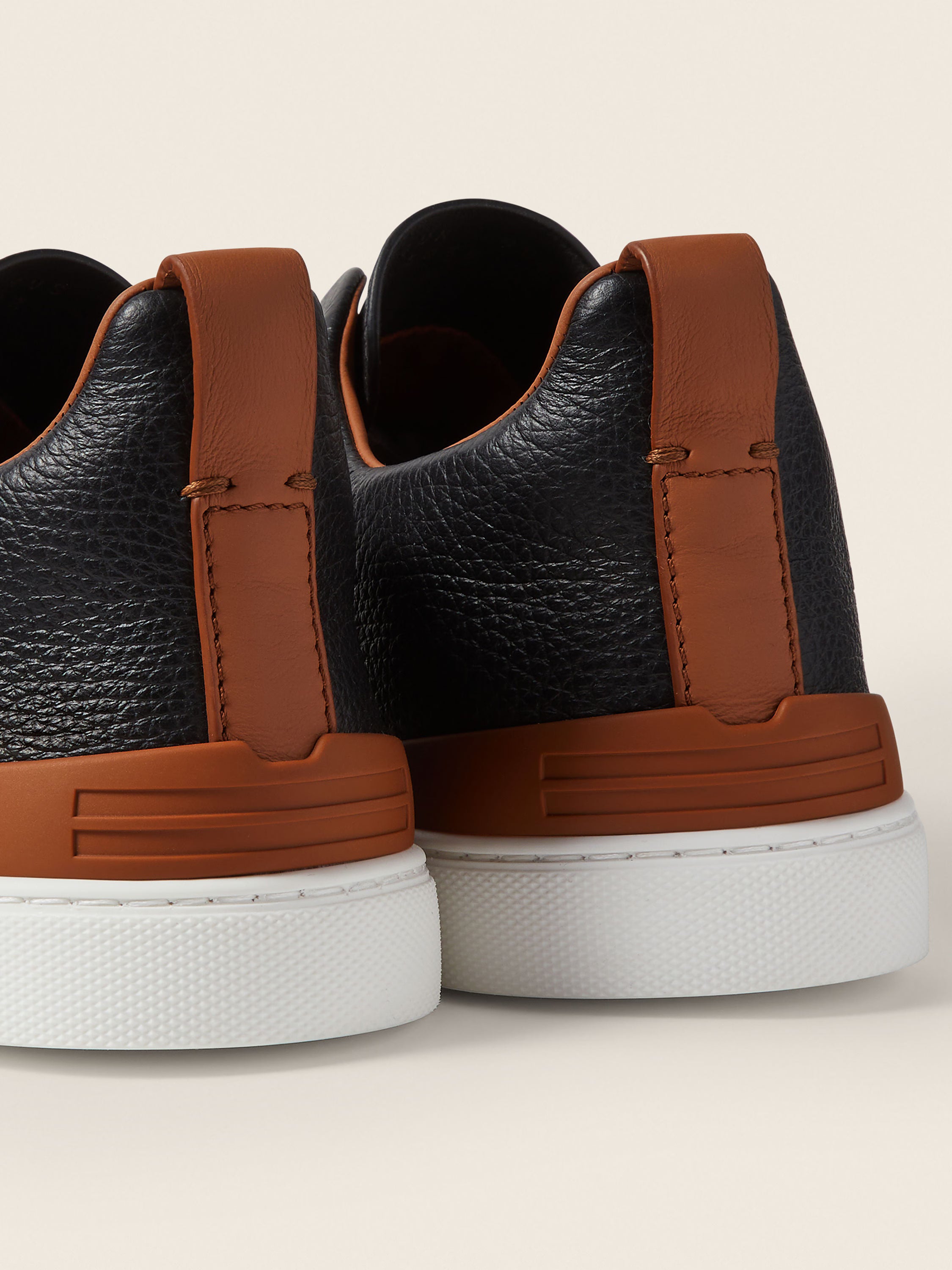 Baskets Triple Stitch en Cuir Blanches/Noires